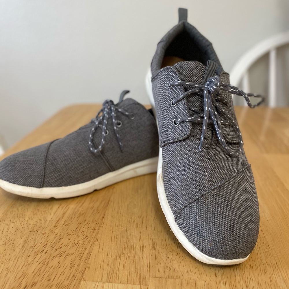 Toms sneakers